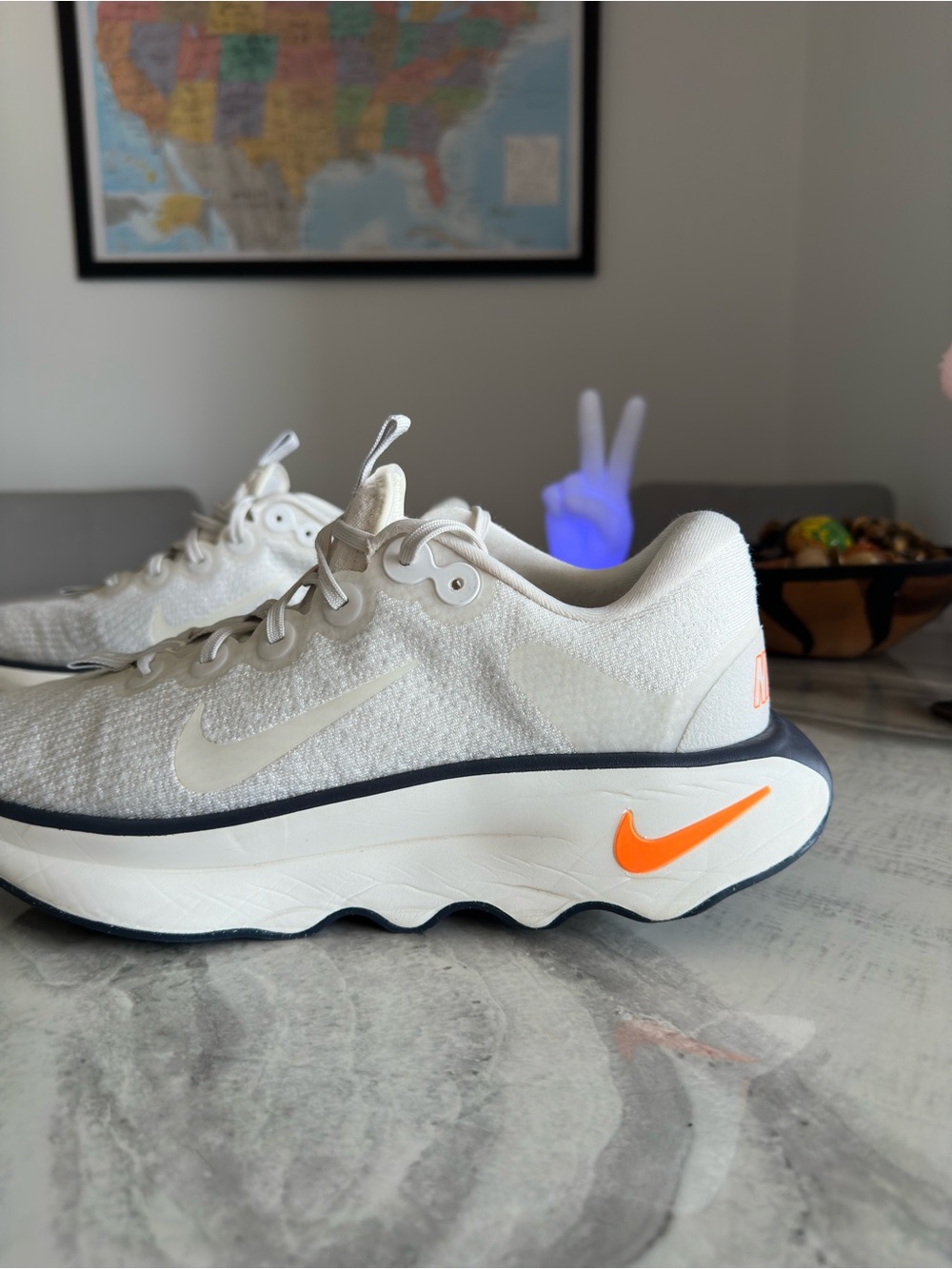 Nike Motiva Men’s Walking Shoes Sail White Orange - Picture 2 of 10